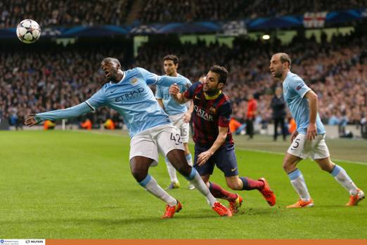 E' battaglia all'Etihad Stadium, Fabregas fermato in qualche modo da Yaya Toure. Reuters